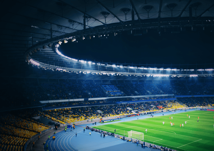 Imagem de destaque da notícia Jogo paralisado por raio: entenda por que isso pode acontecer na Copa Imagem de destaque da notícia Jogo paralisado por raio: entenda por que isso pode acontecer na Copa