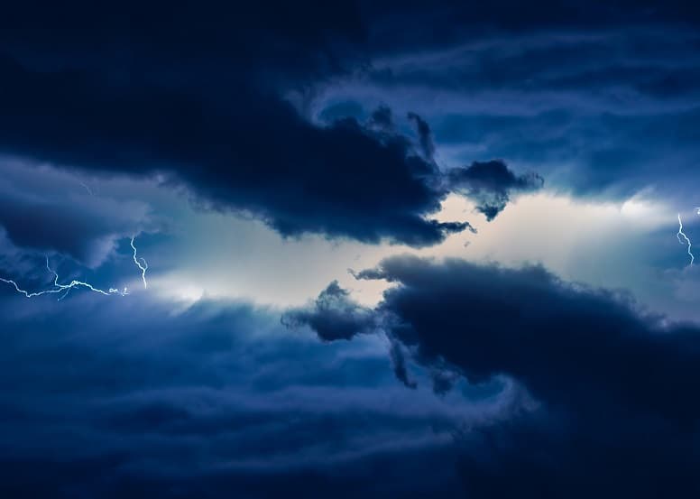 Imagem da notícia Frente fria traz chuva forte para o Sul do Brasil Imagem da notícia Frente fria traz chuva forte para o Sul do Brasil